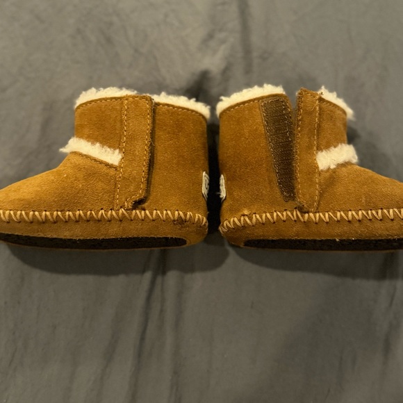 NEW UGG booties, size 2/3 (baby/walker) - Picture 5 of 7